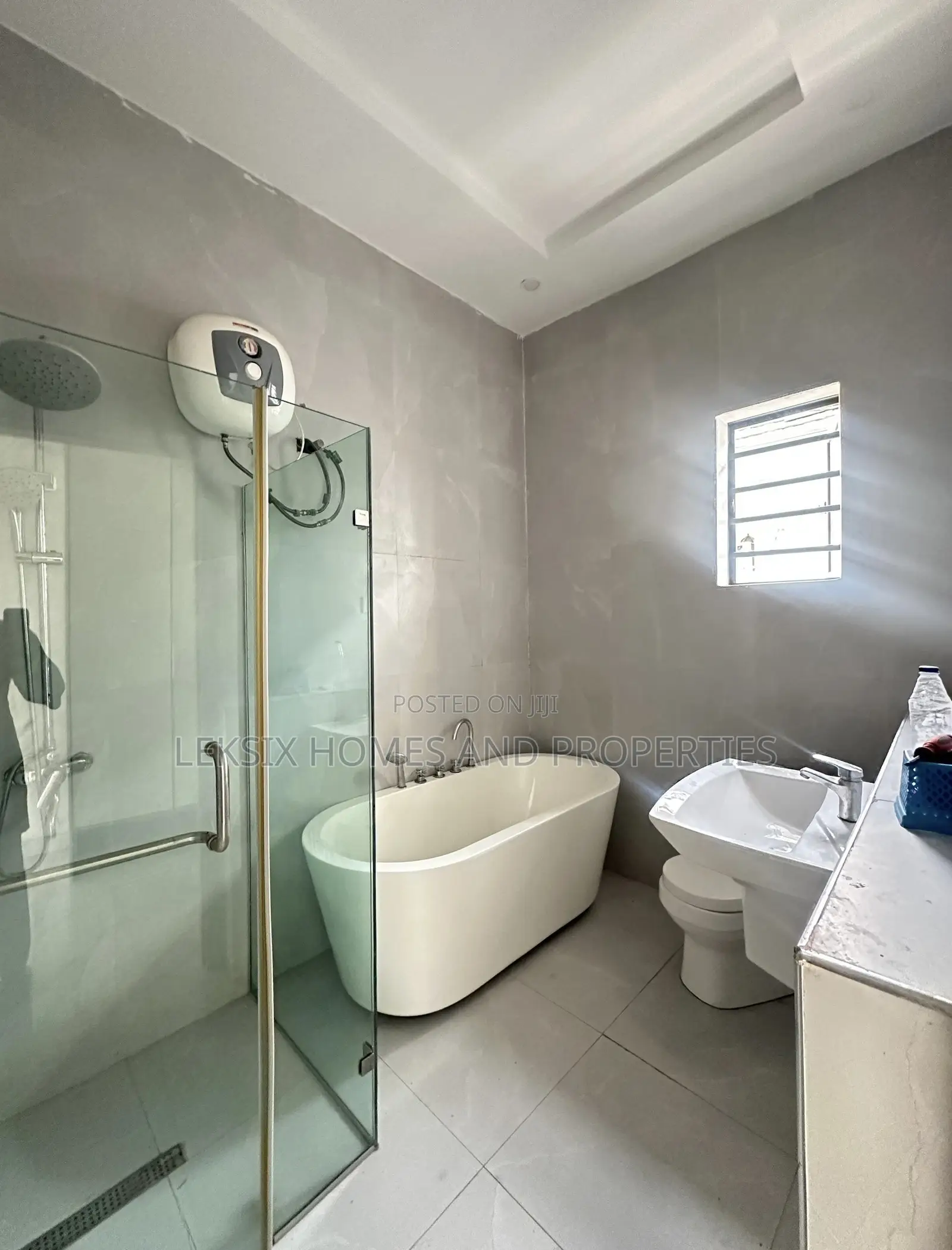 5bdrm Duplex in A Well Secured, Chevron for sale in Chevron