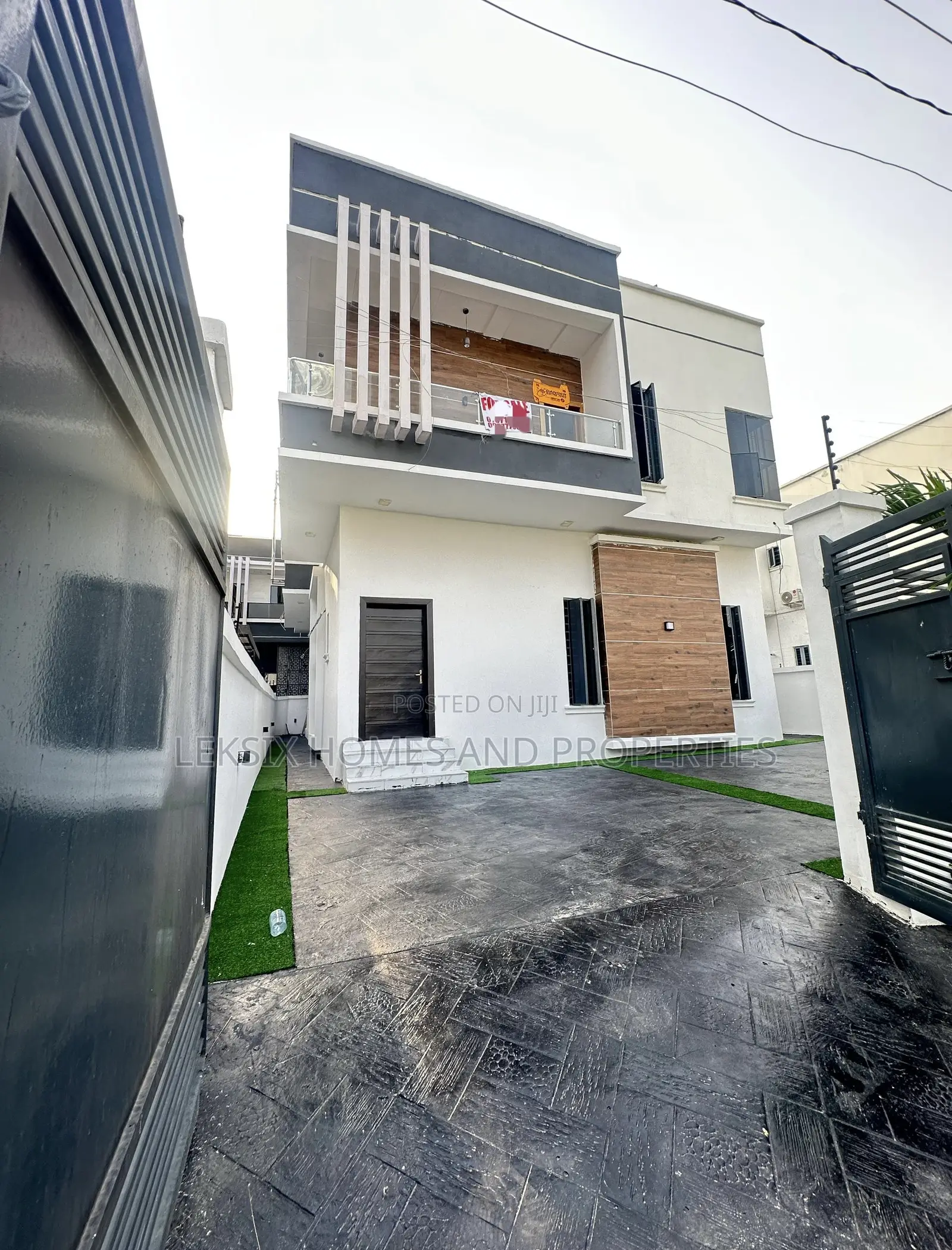 5bdrm Duplex in A Well Secured, Chevron for sale in Chevron