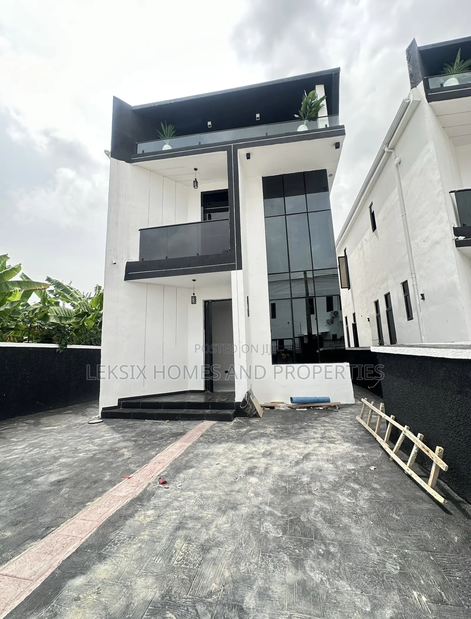 5bdrm Duplex in A Well Secured, Ado / Ajah for sale in Ado / Ajah