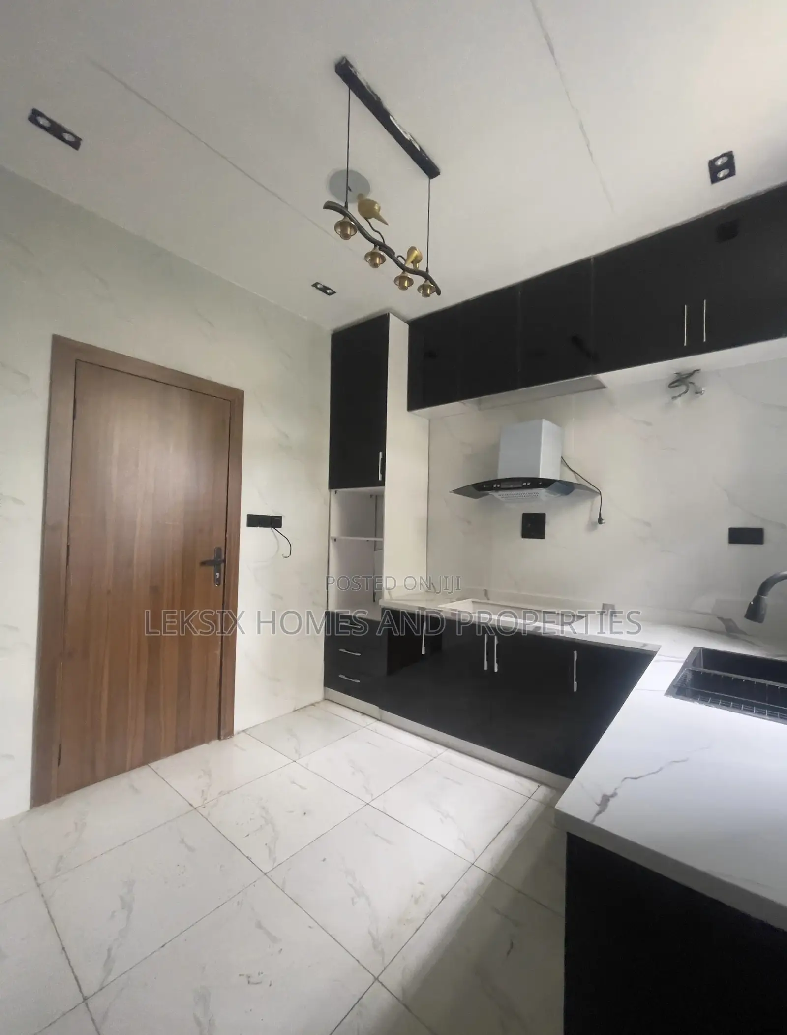 5bdrm Duplex in A Well Secured, Ado / Ajah for sale in Ado / Ajah