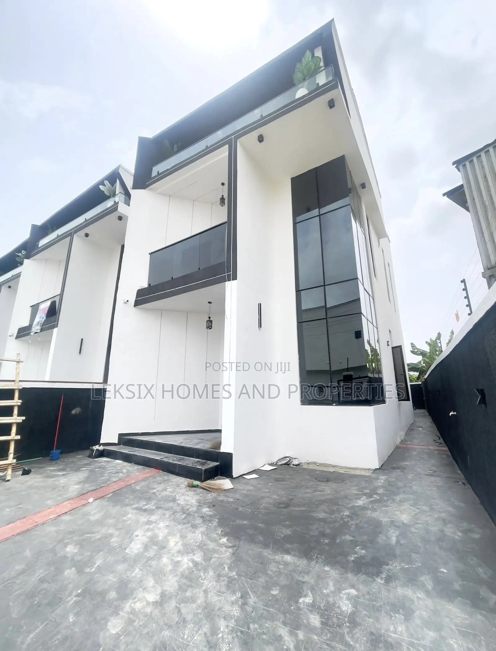 5bdrm Duplex in A Well Secured, Ado / Ajah for sale in Ado / Ajah