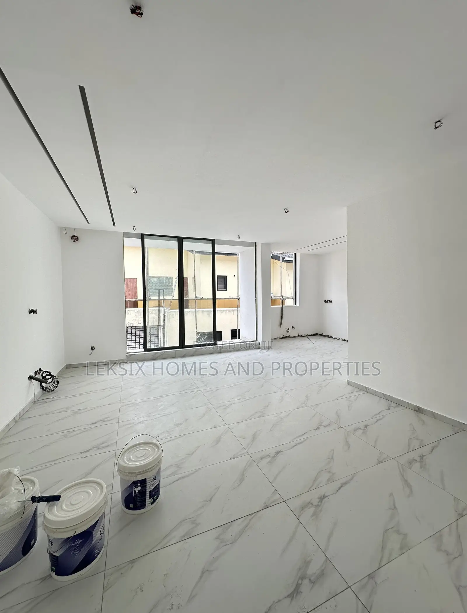 2bdrm Apartment in A Well Secured, Lekki Phase 1 for sale in Lekki Phase 1