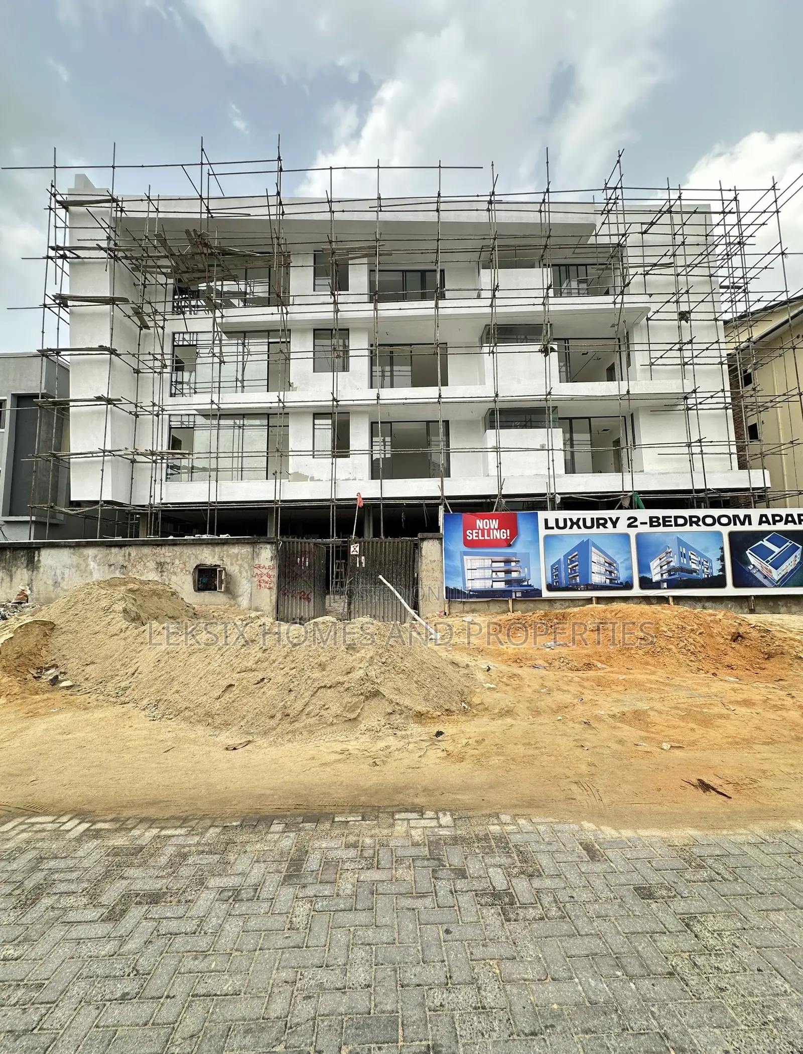 2bdrm Apartment in A Well Secured, Lekki Phase 1 for sale in Lekki Phase 1
