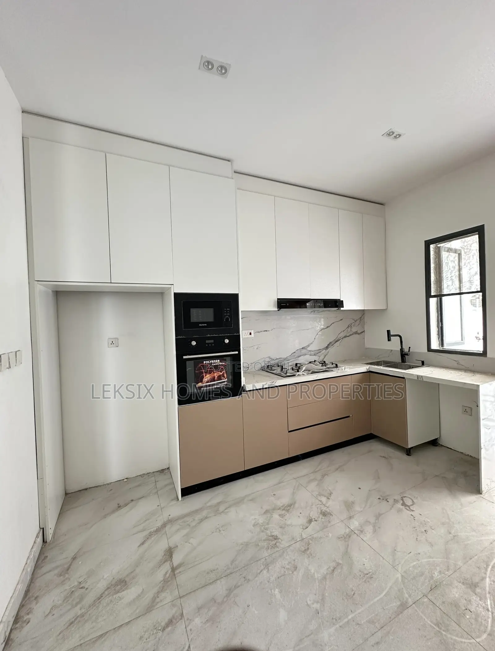 2bdrm Apartment in A Well Secured, Lekki Phase 1 for sale in Lekki Phase 1