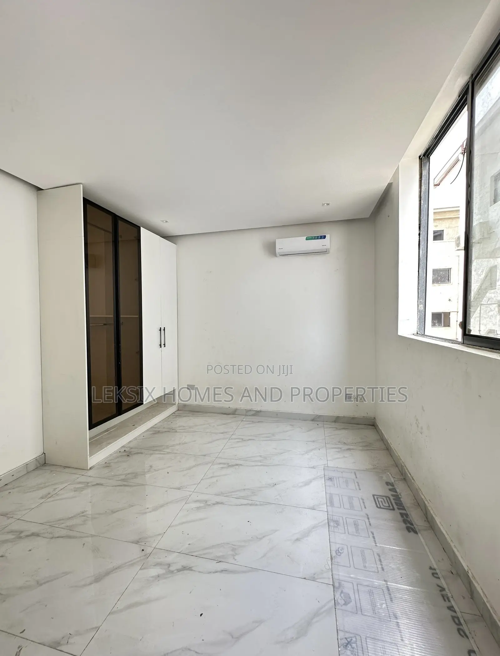 2bdrm Apartment in A Well Secured, Lekki Phase 1 for sale in Lekki Phase 1