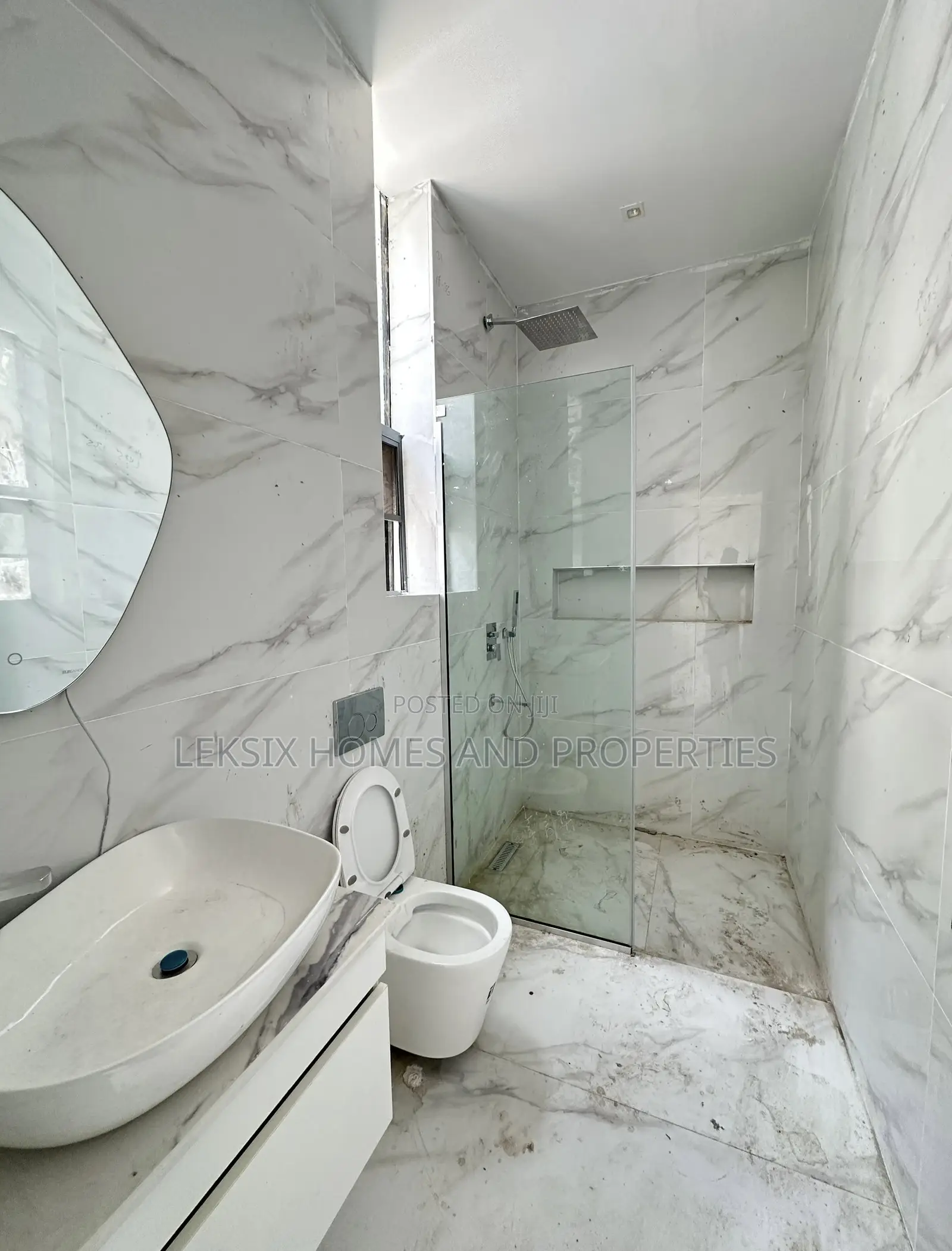 2bdrm Apartment in A Well Secured, Lekki Phase 1 for sale in Lekki Phase 1