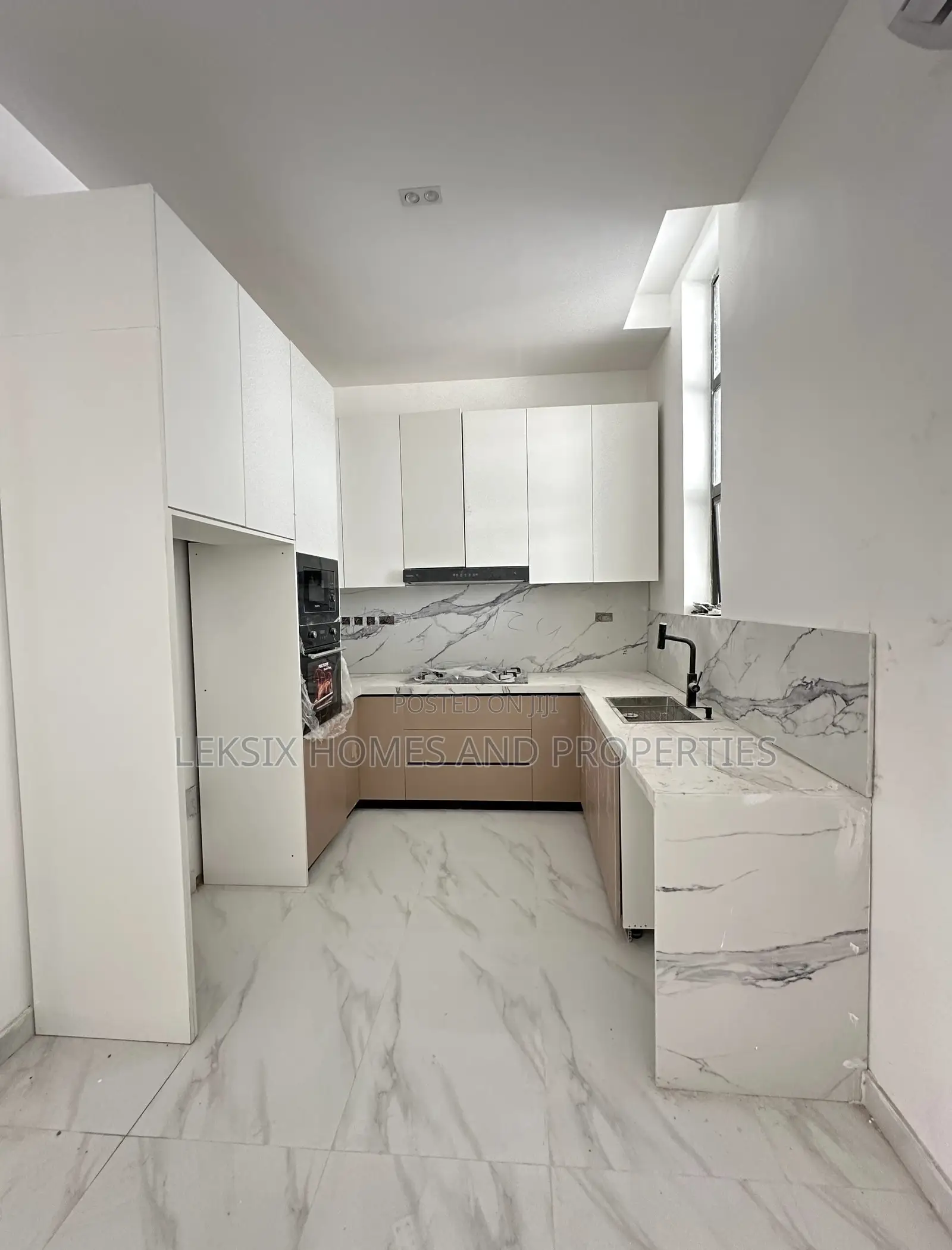 1bdrm Apartment in A Well Secured, Lekki Phase 1 for sale in Lekki Phase 1