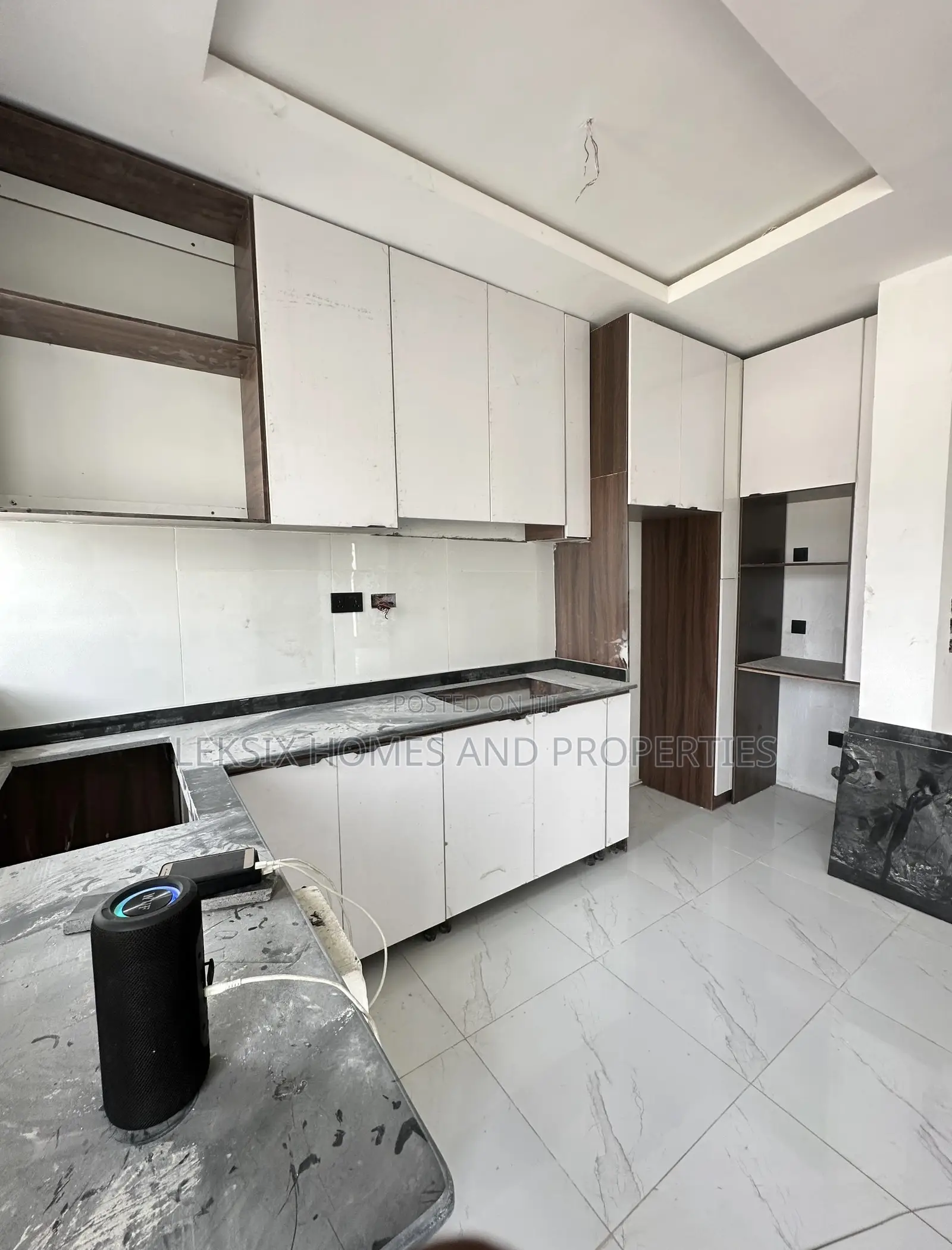 2bdrm Apartment in A Well Secured, Idado for sale in Idado