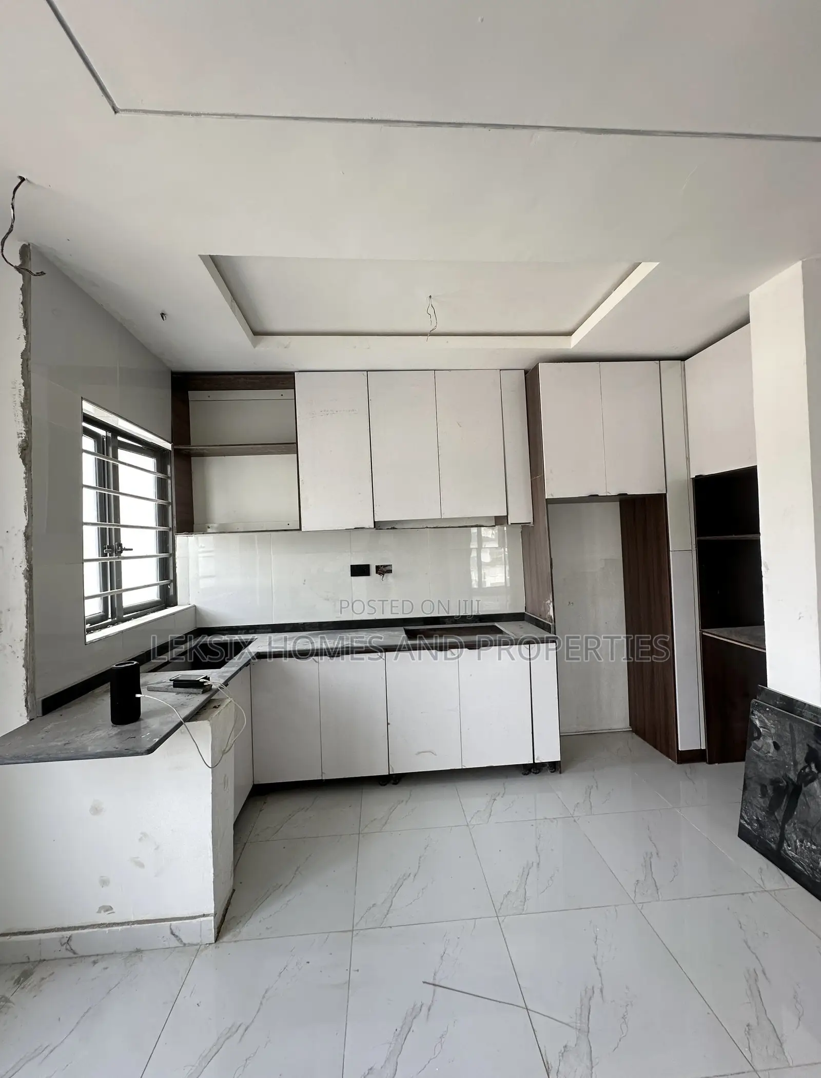 2bdrm Apartment in A Well Secured, Idado for sale in Idado