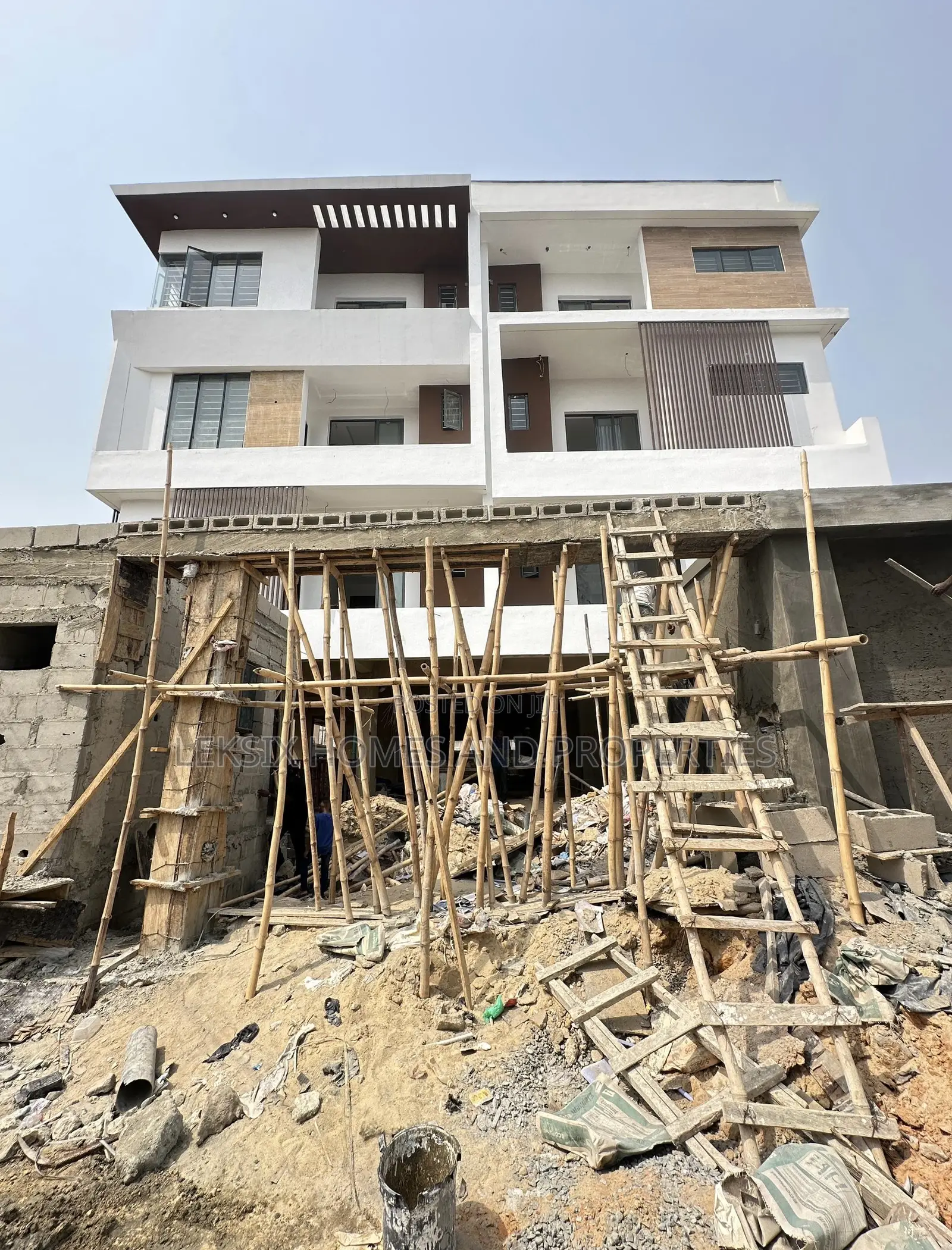 1bdrm Apartment in A Well Secured, Idado for sale in Idado