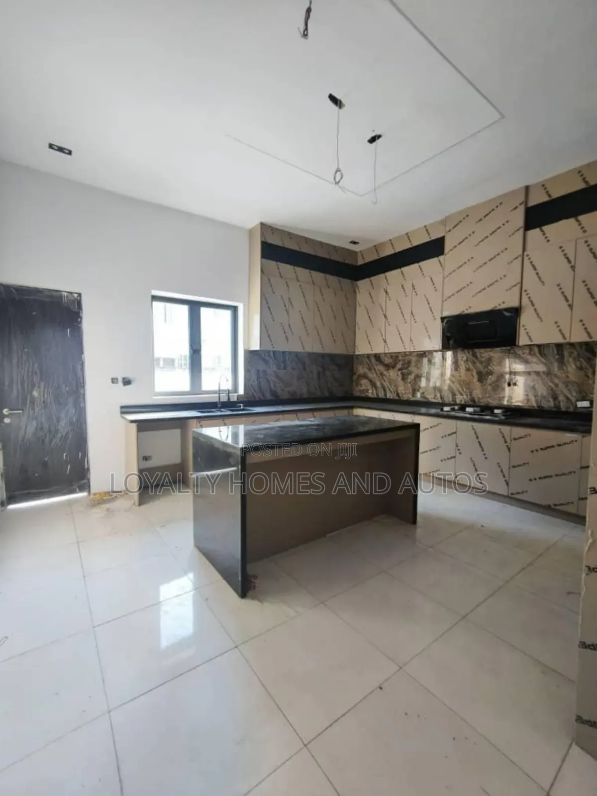 Furnished 2bdrm Apartment in Jakande for sale in Jakande