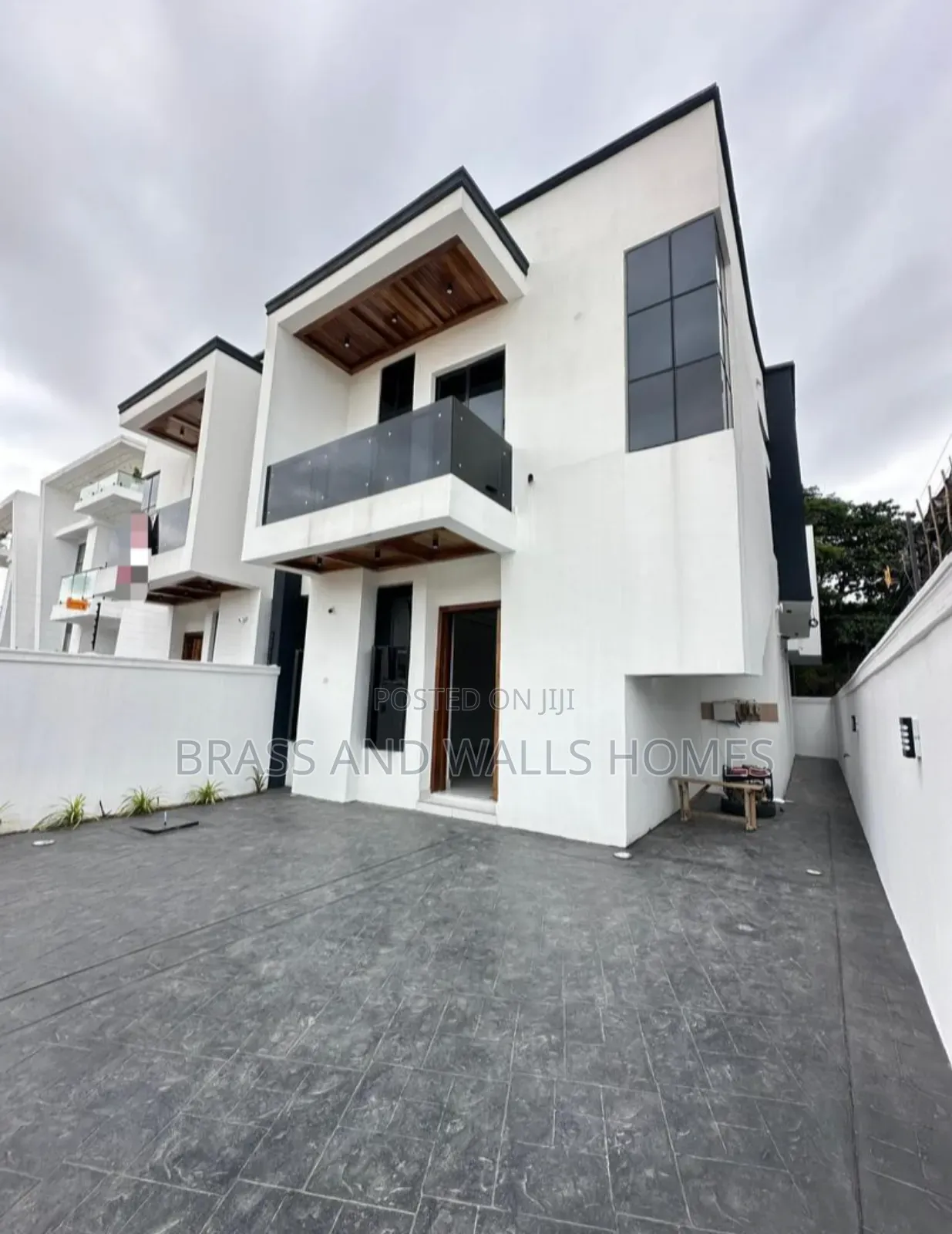Furnished 4bdrm Duplex in Chevron for sale in Chevron