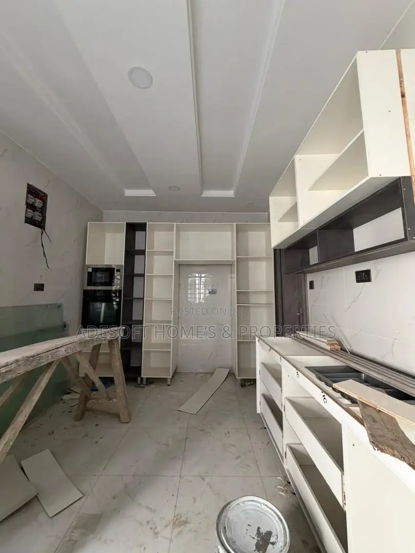 4bdrm Duplex in Aerodrome Gra, for sale in Samonda