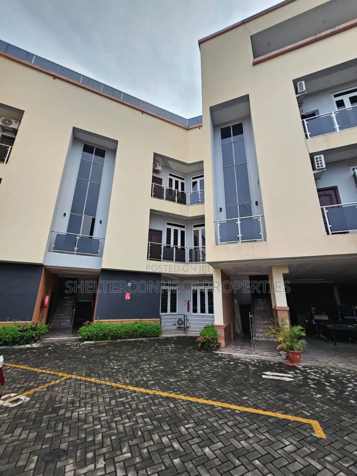 3bdrm Apartment in Adeniyi Jones for sale in Adeniyi Jones
