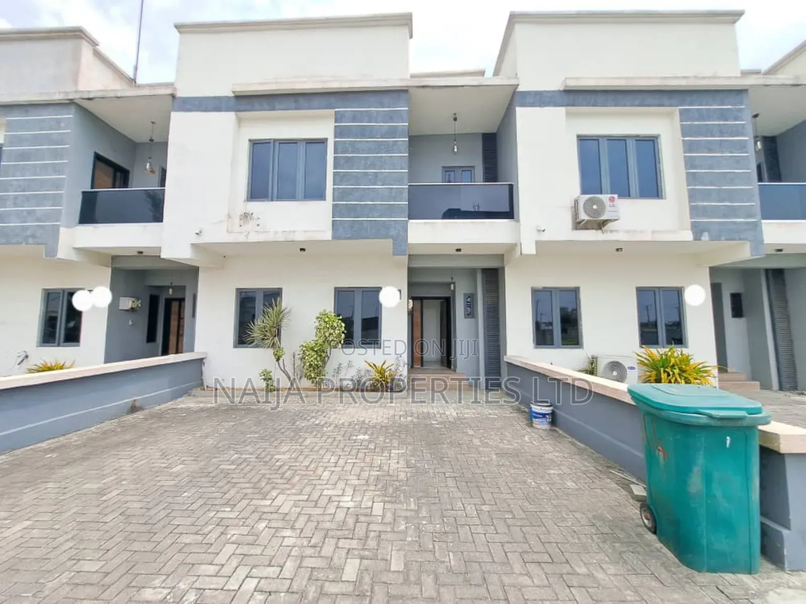 3bdrm Townhouse/Terrace in Pennek Estate, Ajiwe for sale in Ajiwe