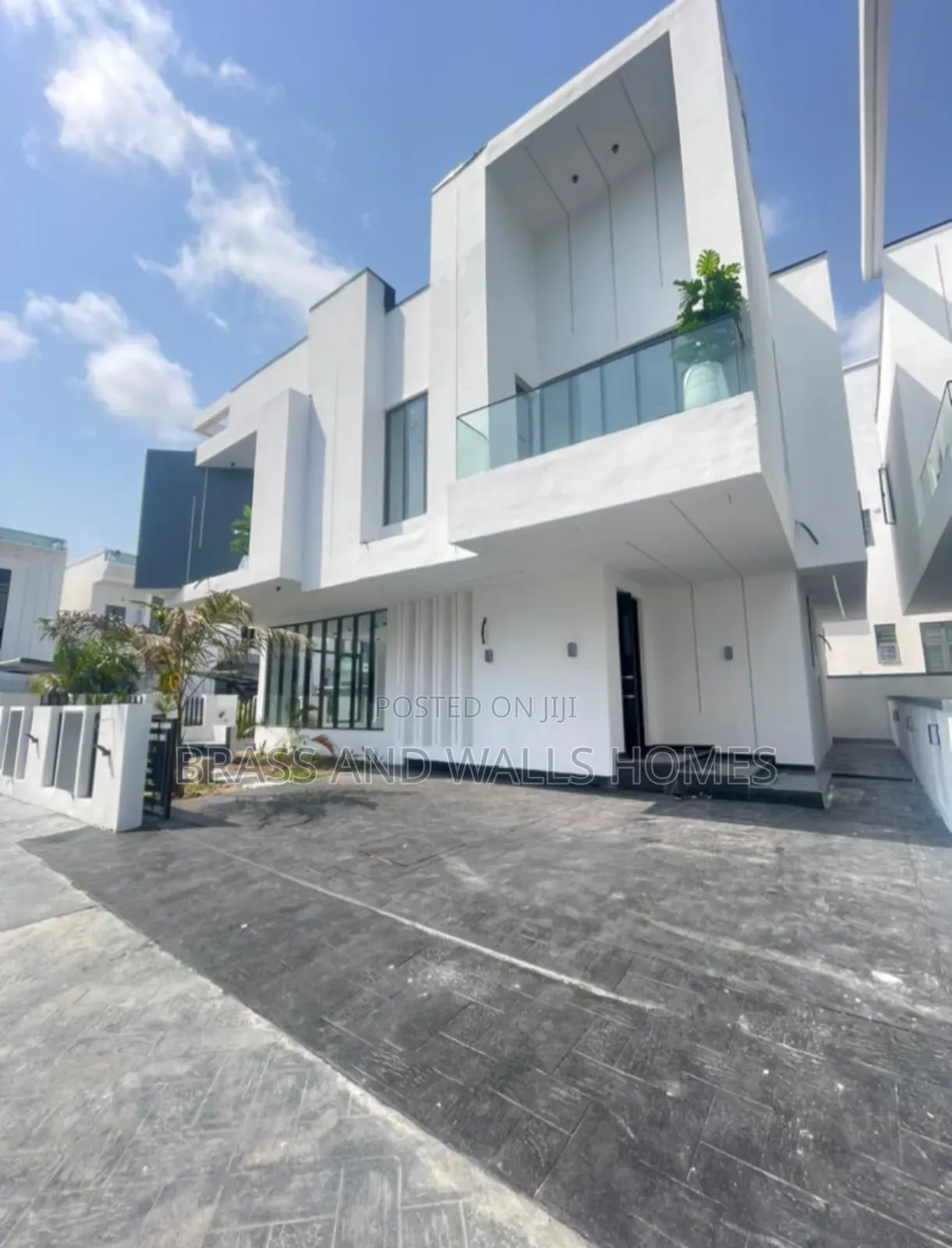 Furnished 5bdrm Duplex in Chevron for sale in Chevron
