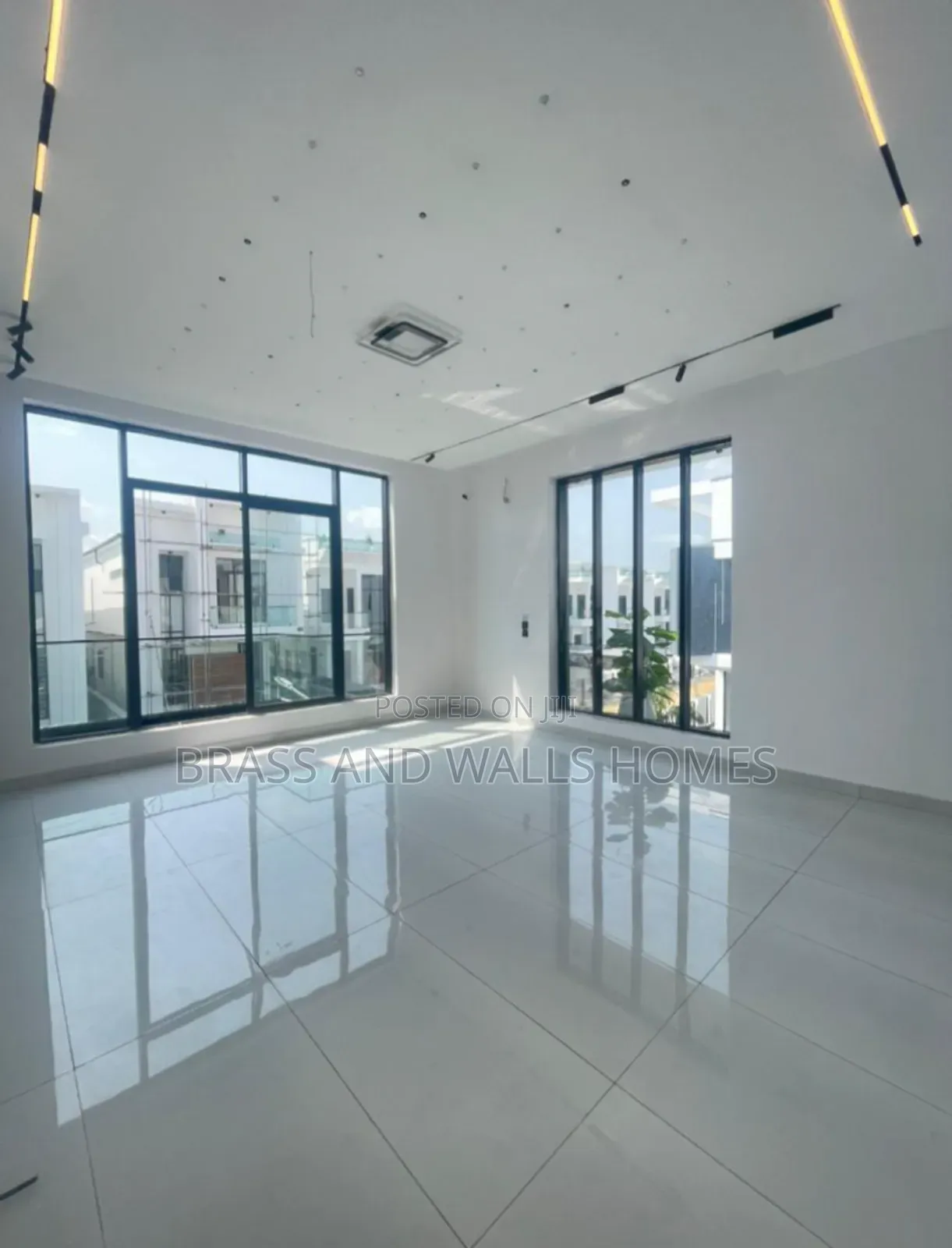 Furnished 5bdrm Duplex in Chevron for sale in Chevron