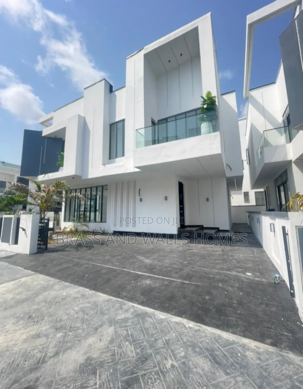 Furnished 5bdrm Duplex in Chevron for sale in Chevron