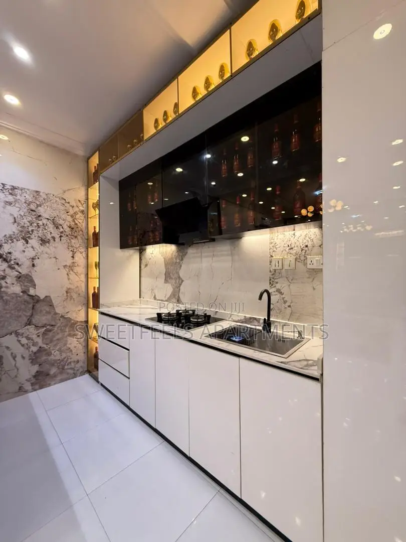 Tastefully Finished 1 Bedroom Apartment With Bathub in Chevron