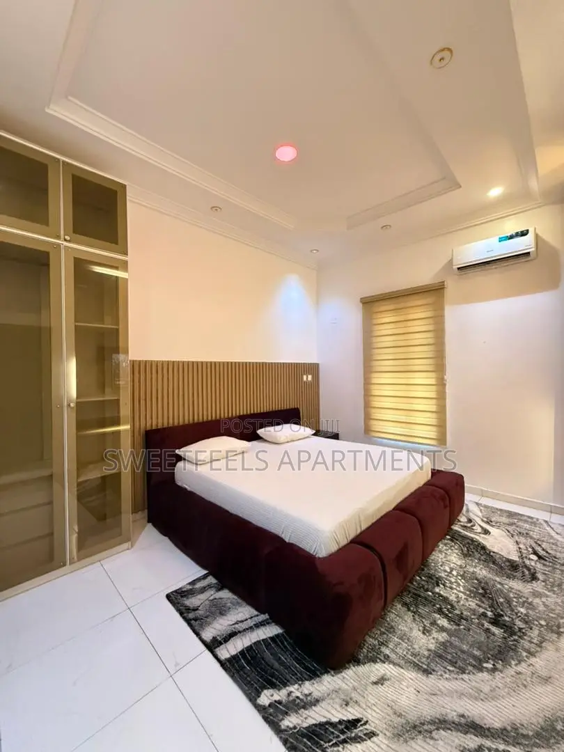 Tastefully Finished 1 Bedroom Apartment With Bathub in Chevron