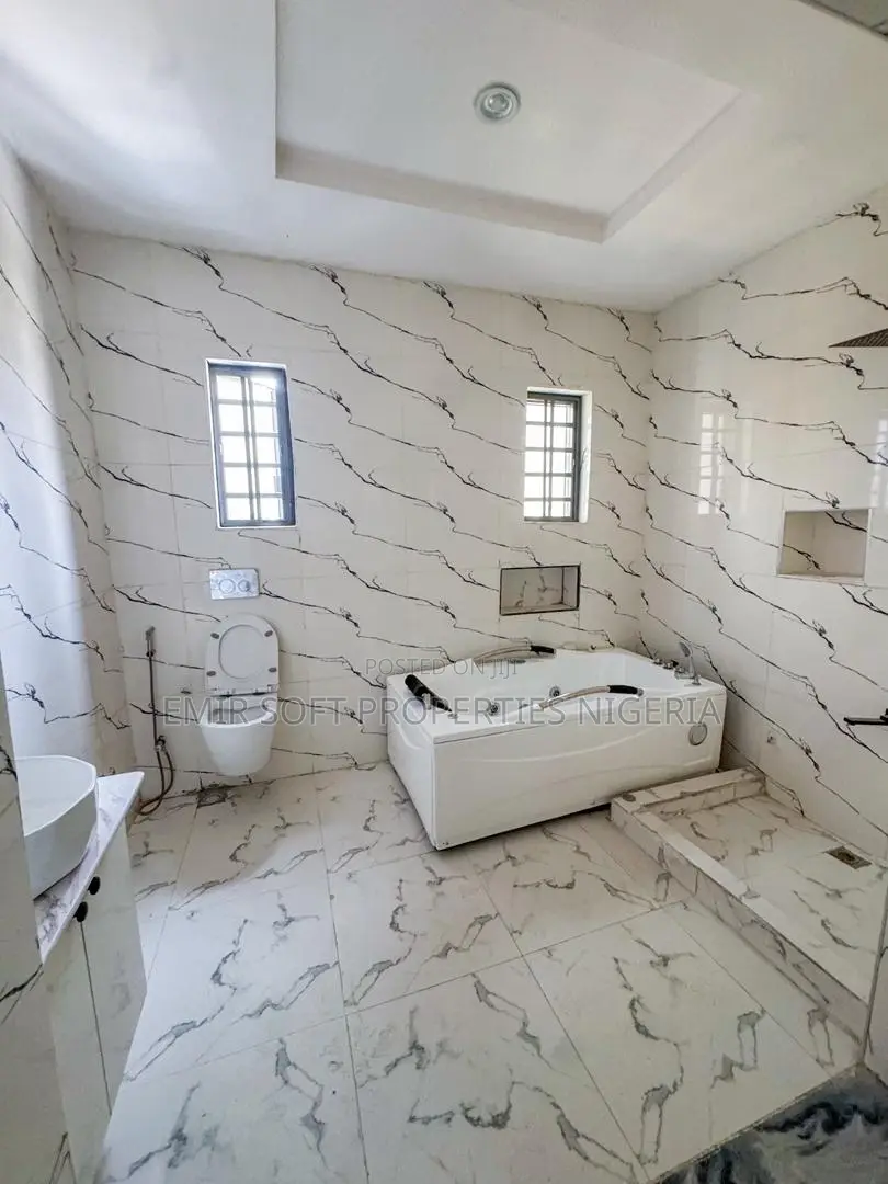 4bdrm Duplex in Zoe, Oluyole Estate, for sale in Oluyole Estate