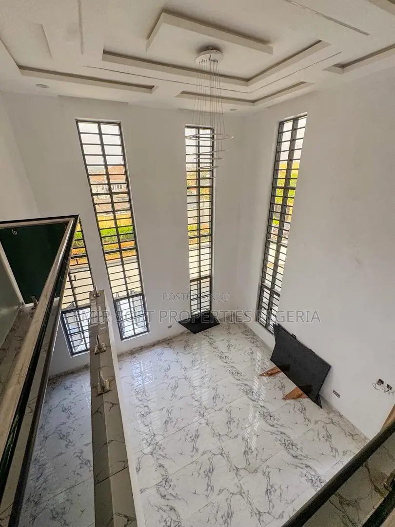 4bdrm Duplex in Zoe, Oluyole Estate, for sale in Oluyole Estate