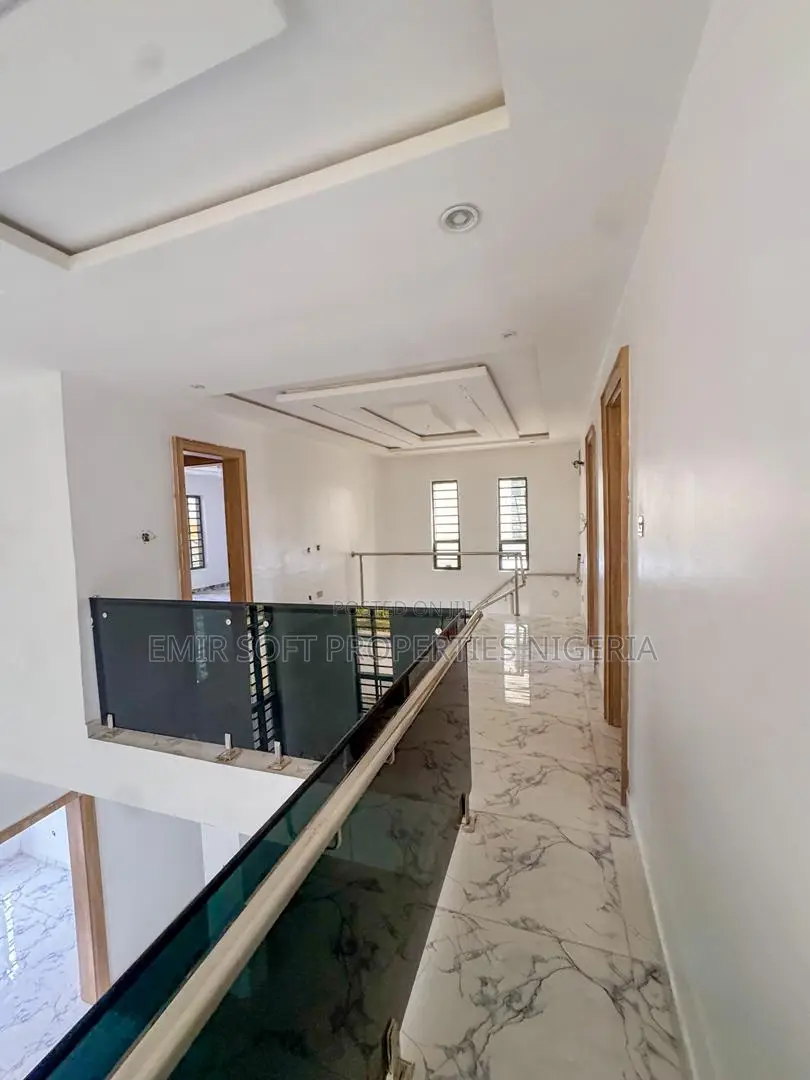 4bdrm Duplex in Zoe, Oluyole Estate, for sale in Oluyole Estate