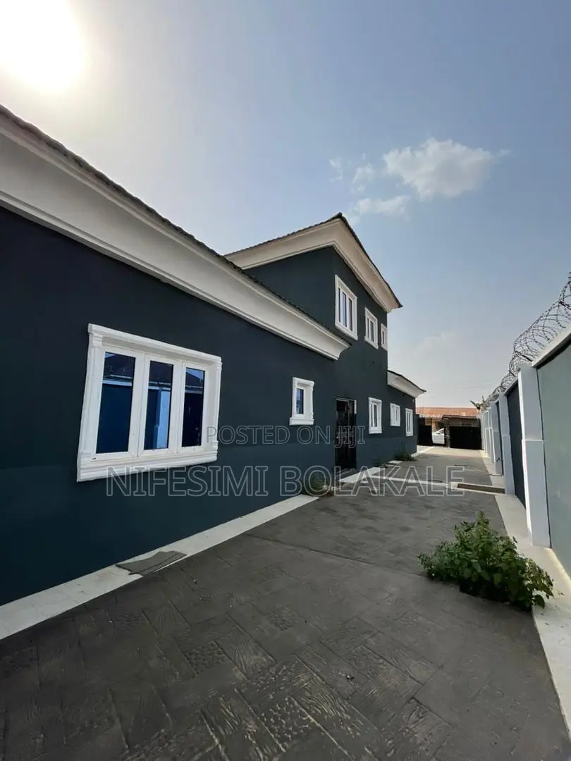 4bdrm Bungalow in Zone A, Akoto, Akala Express for sale in Akala Express