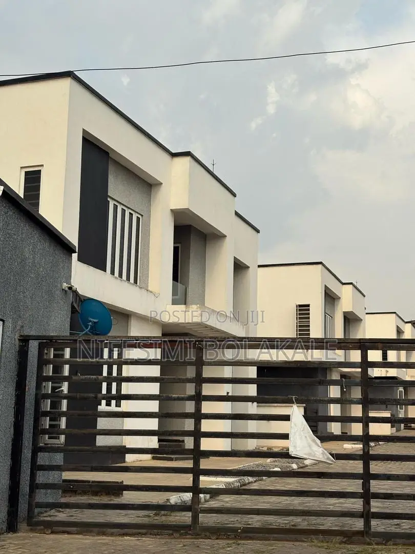 4bdrm Duplex in Carlton Gate Estate, for sale in Akobo
