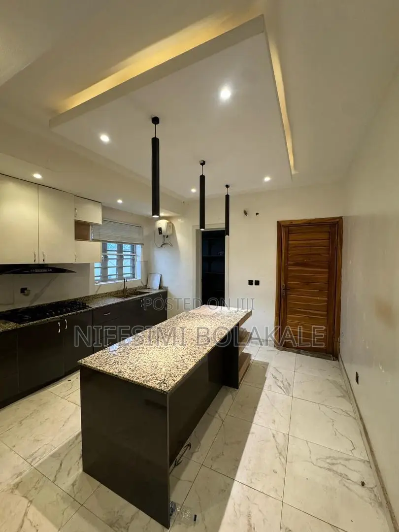 4bdrm Duplex in Carlton Gate Estate, for sale in Akobo