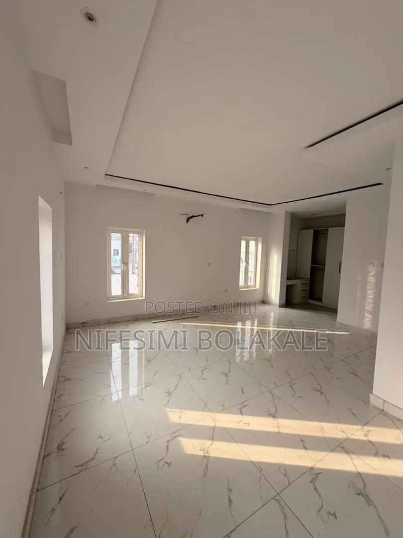 4bdrm Duplex in Kolapo Ishola Gra, for sale in Akobo