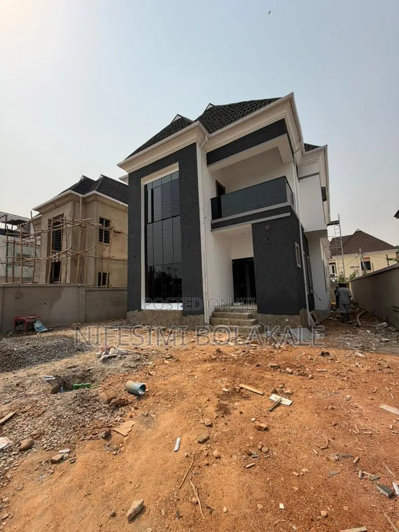 4bdrm Duplex in Carlton Gate Estate, for sale in Akobo
