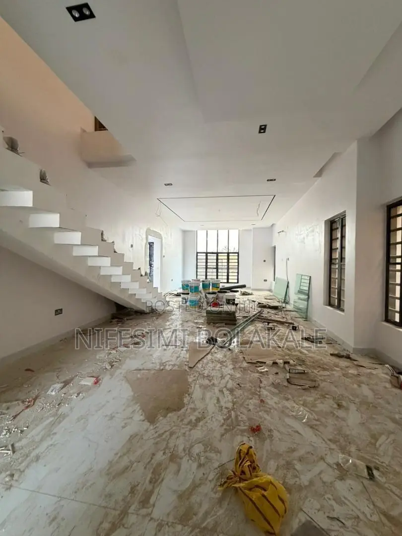 4bdrm Duplex in Carlton Gate Estate, for sale in Akobo