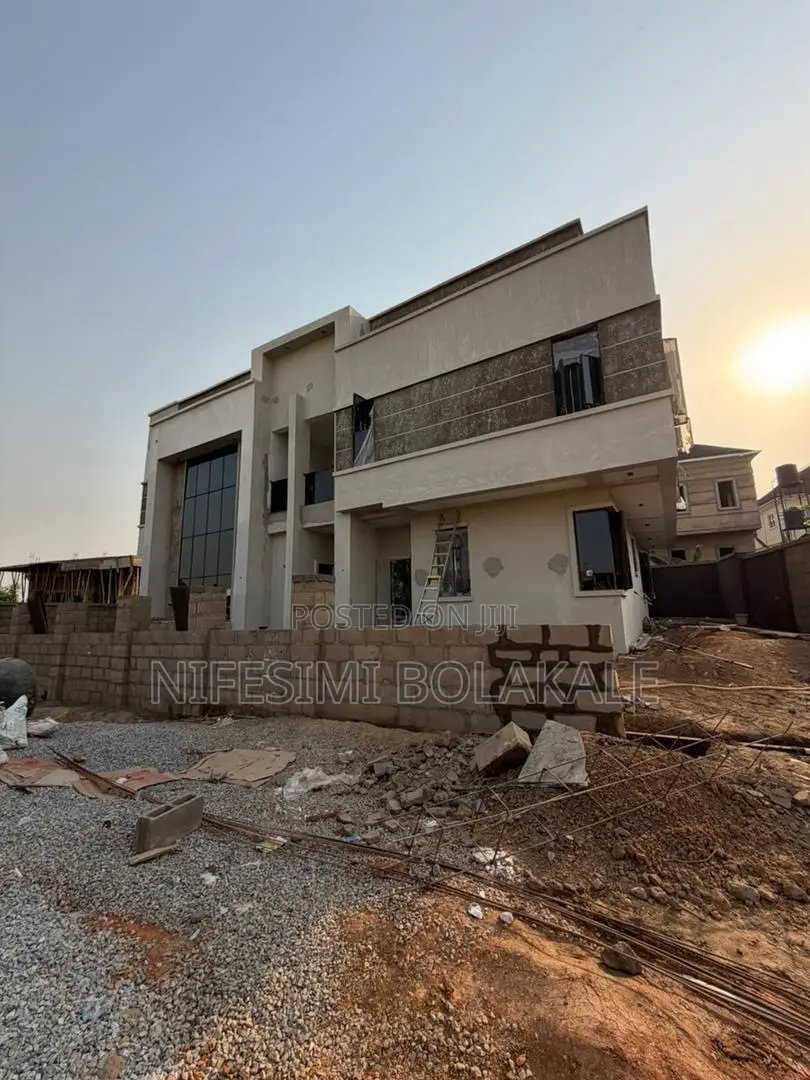 4bdrm Duplex in Carlton Gate Estate, for sale in Akobo
