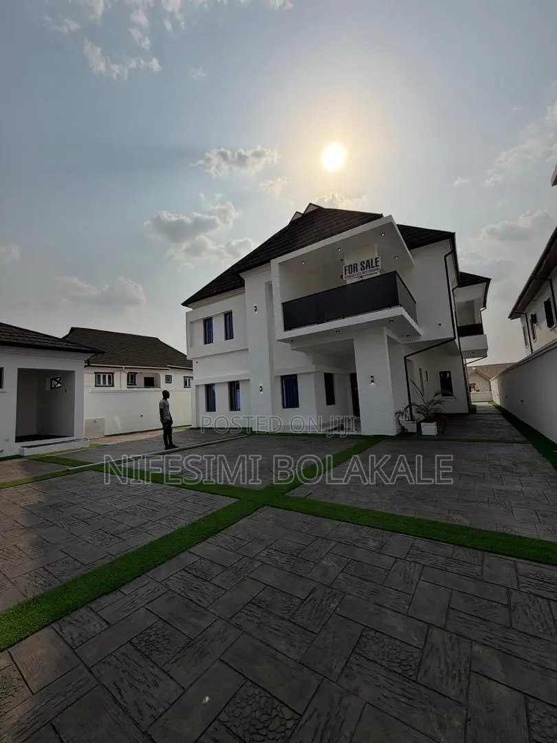 4bdrm Duplex in Olapade Agoro, for sale in Oluyole Estate
