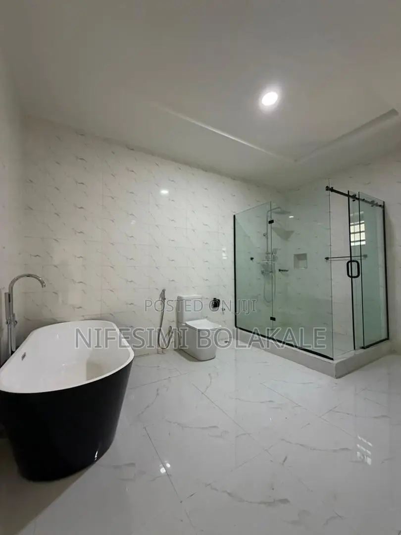 4bdrm Duplex in Olapade Agoro, for sale in Oluyole Estate
