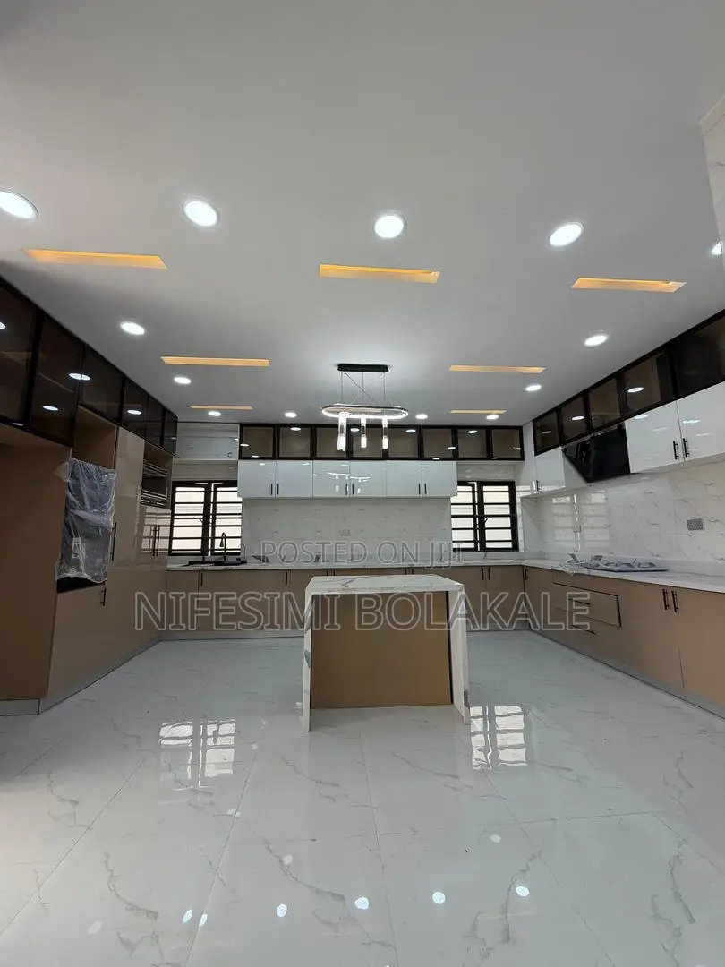 4bdrm Duplex in Olapade Agoro, for sale in Oluyole Estate