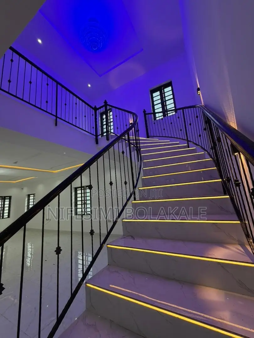 4bdrm Duplex in Olapade Agoro, for sale in Oluyole Estate