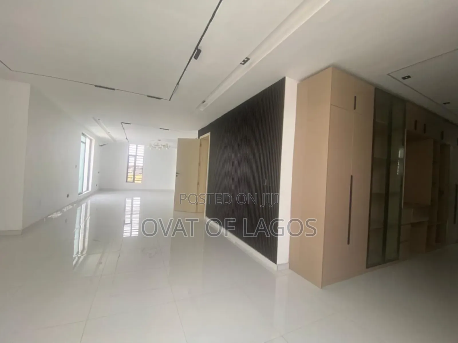 5bdrm Duplex in Chevron for sale in Chevron