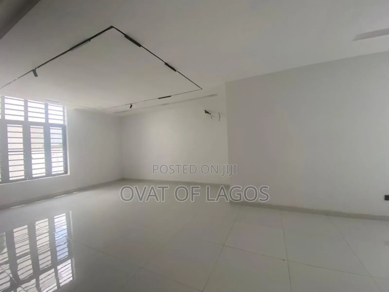5bdrm Duplex in Chevron for sale in Chevron
