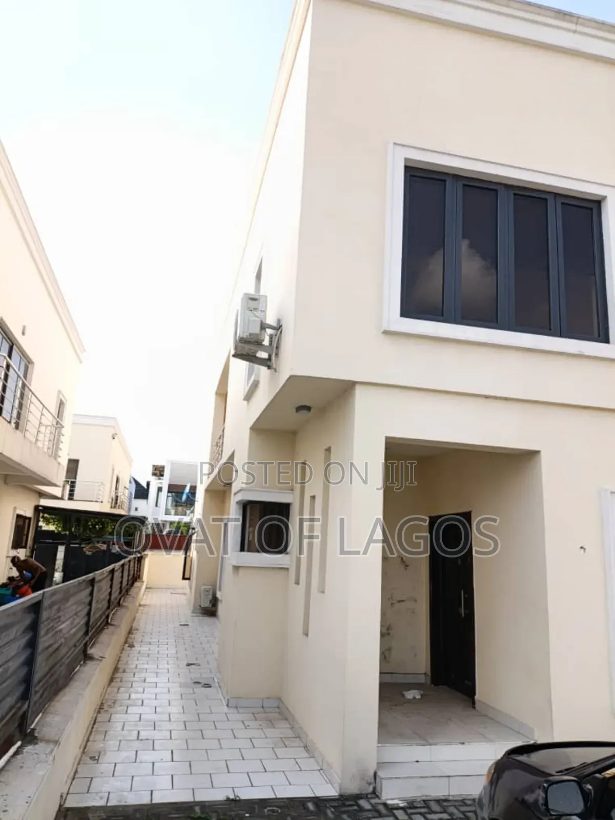 5bdrm Duplex in Chevron for rent in Chevron
