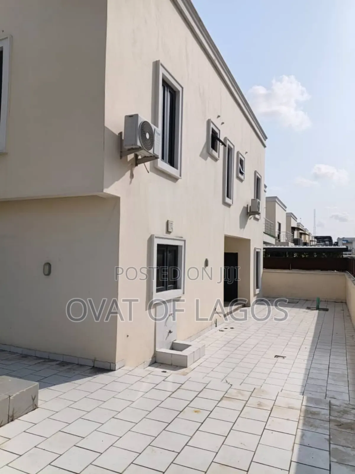 5bdrm Duplex in Chevron for rent in Chevron