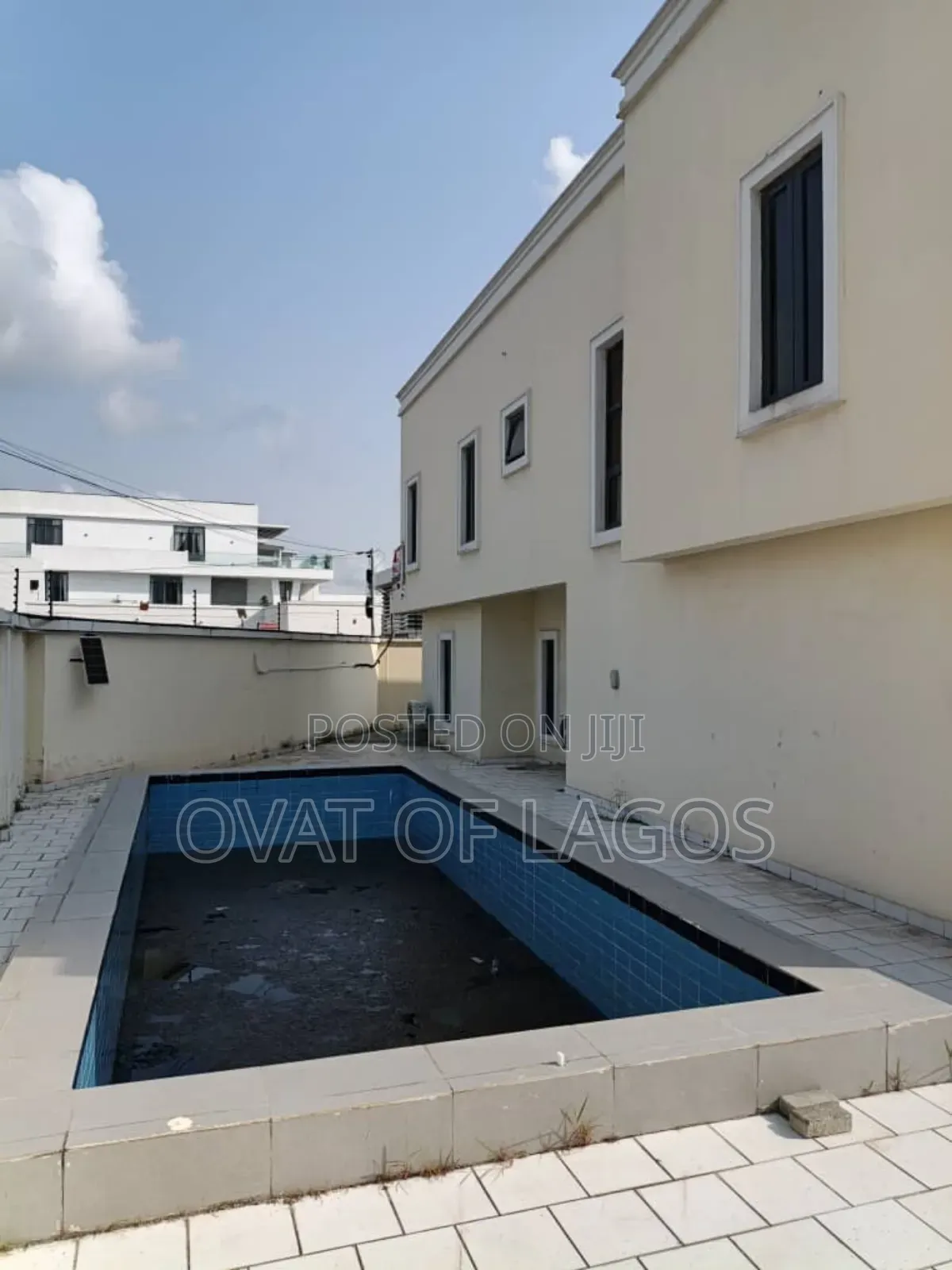 5bdrm Duplex in Chevron for rent in Chevron