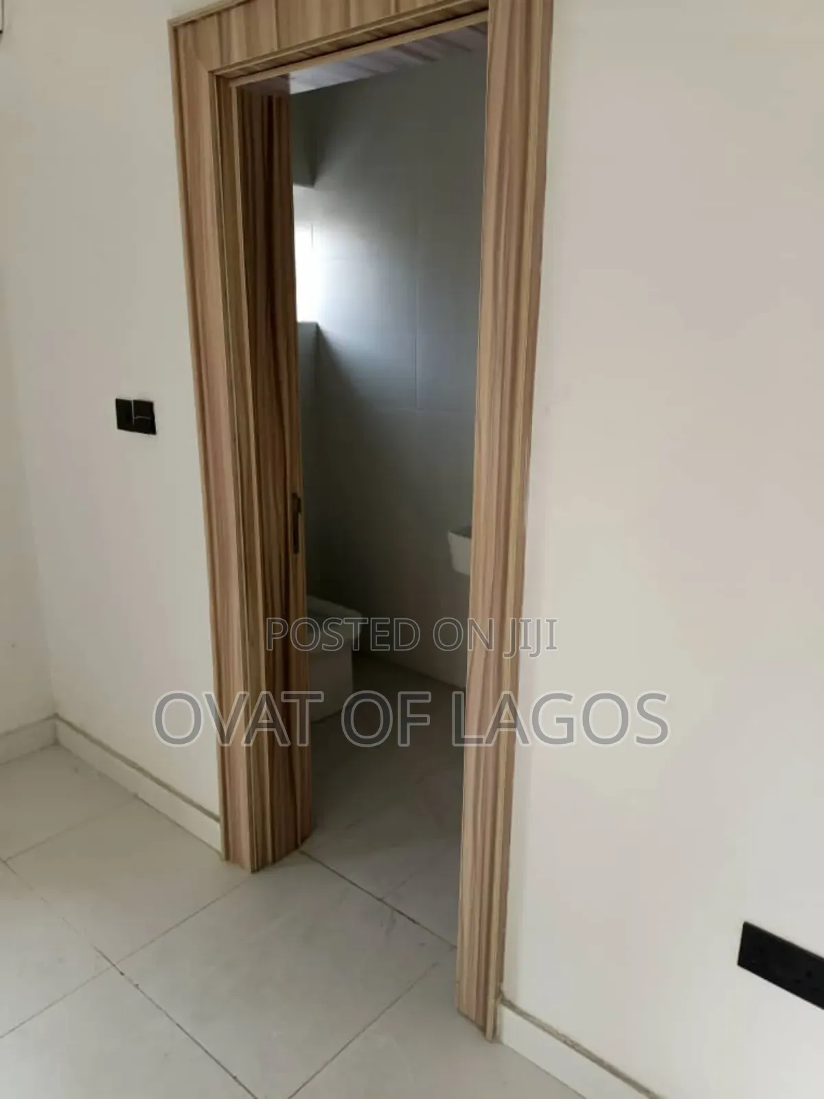5bdrm Duplex in Chevron for rent in Chevron