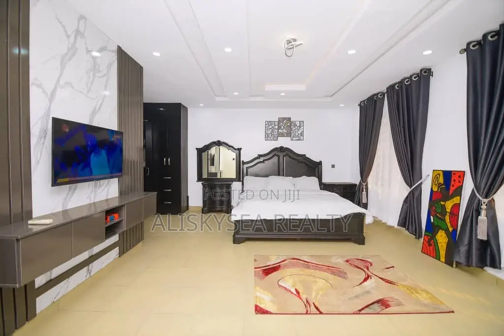 Luxury 3-Bedroom Daily Rental at Orchid Road in Lekki Phase 2