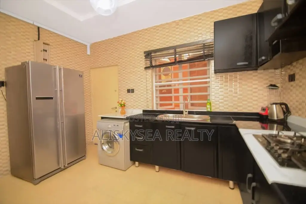 Luxury 3-Bedroom Daily Rental at Orchid Road in Lekki Phase 2