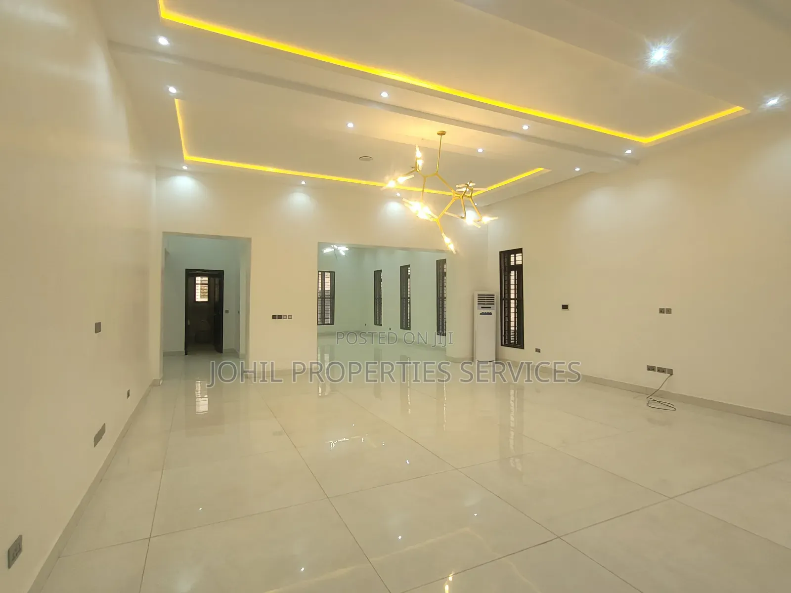 8bdrm Mansion in Guzape District for sale in Guzape District