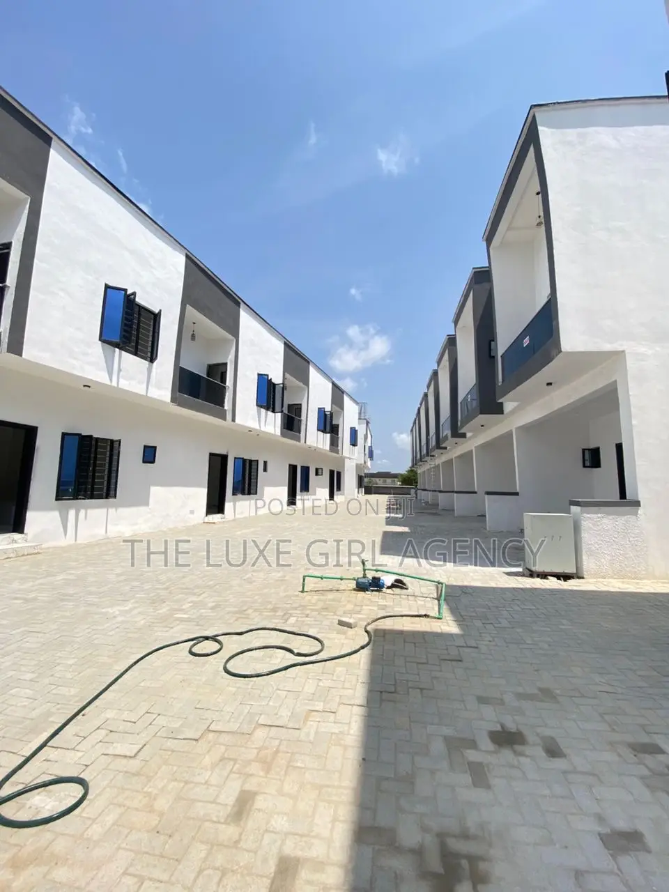 3bdrm Duplex in Ajah Estate, Off Lekki-Epe Expressway for sale in Off Lekki-Epe Expressway
