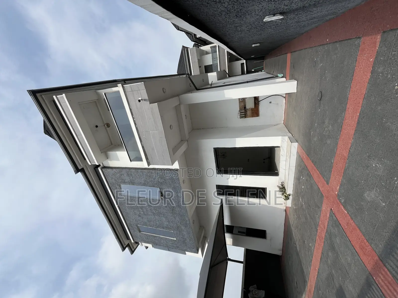 4bdrm Duplex in Chevron for sale in Chevron