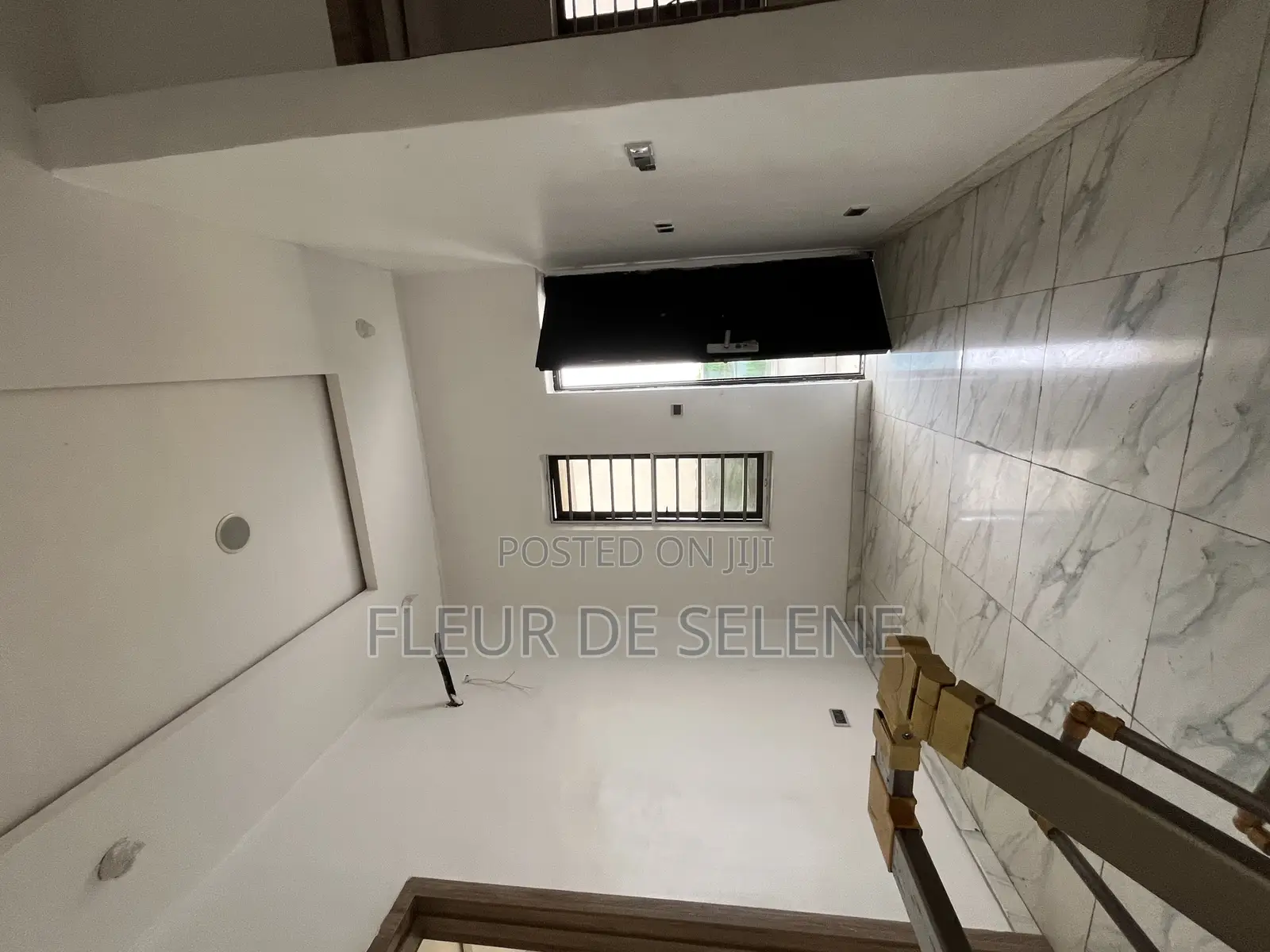 4bdrm Duplex in Chevron for sale in Chevron